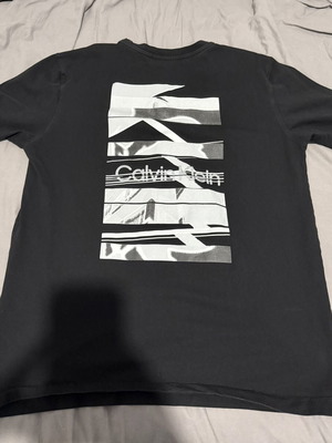 Calvin Klein black T-shirt used, fits XL and L