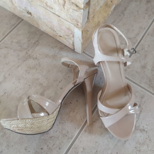 Beige sandals used, size 36, in excellent condition
