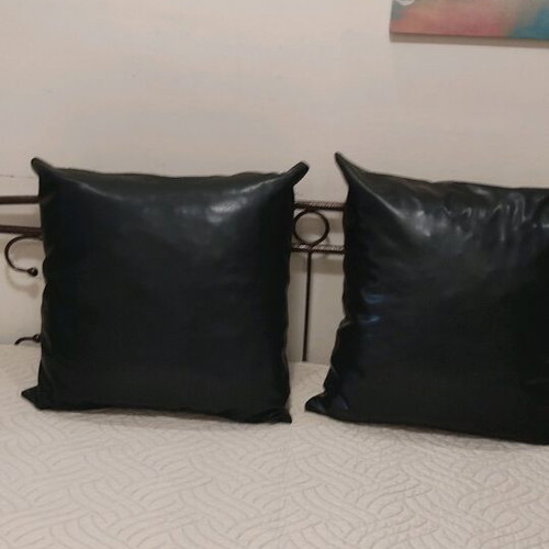 Leather pillow 60x60x18 cm, black, with zipper