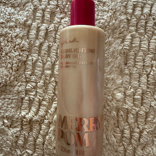 Victoria Secret Pink Merrypom Shimmer Body Oil new 8 fl oz