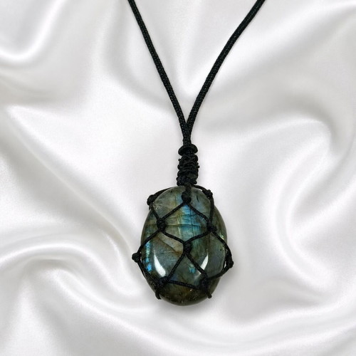 Handmade necklace with cord and labradorite stone, new, 36cm
