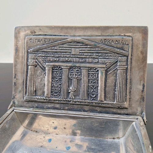 Handmade bronze vintage jewelry box like new