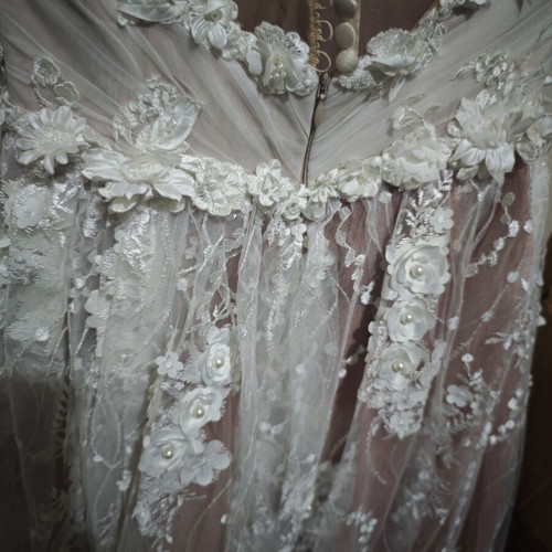 Wedding dress like new, size M, white with lace details