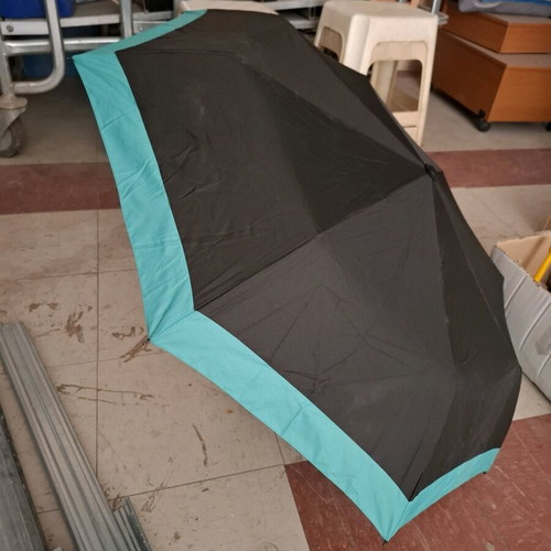 Umbrella new with poor mechanism quality