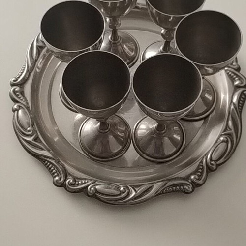 Vintage silver-plated set with six liqueur glasses and tray like new