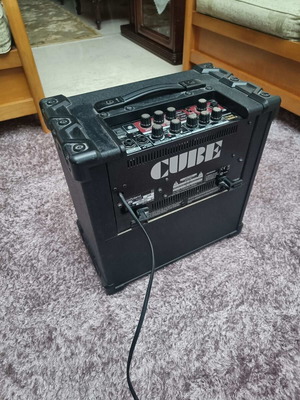 Roland Cube 20XL amplifier used with acoustic guitar simulator