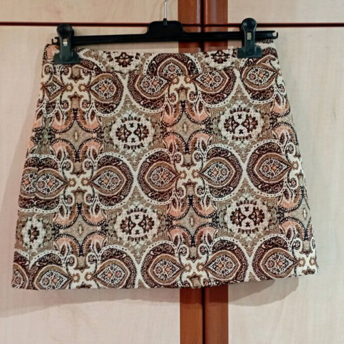 Pull & Bear medium skirt like new with pattern and gold details