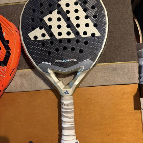 Metalbone Ctrl 16k Adidas padel racket and Babolat Juan Lebron Soft 3.0 set