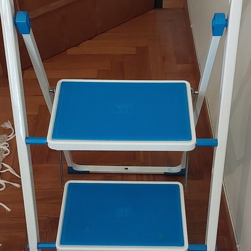 Step stool 2-step blue like new