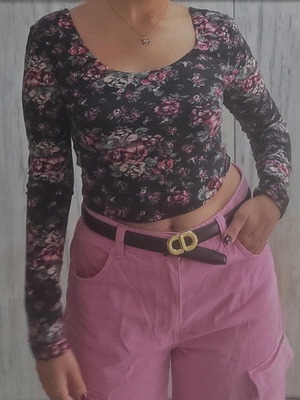 Flower crop top used, long sleeve black with pink flowers, size M