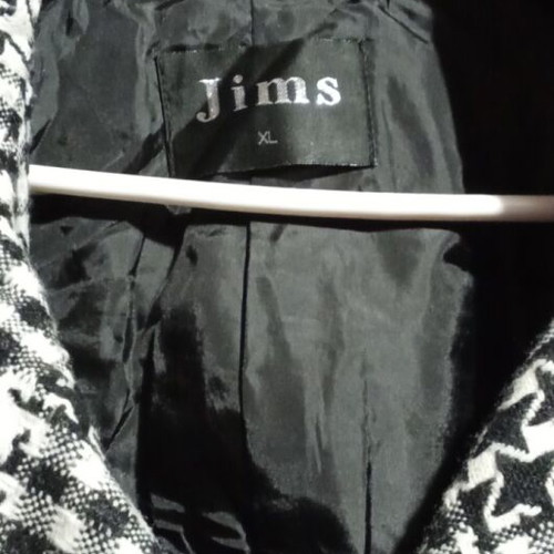 Jims short coat like new, very warm, size XL