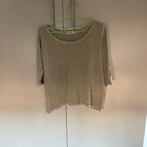 Women's blouse used, small, beige with abrasions