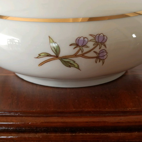 Porcelain ashtray Masse Bavaria like new with painted flowers