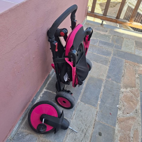 SmarTrike children's tricycle like new with canopy and safety features