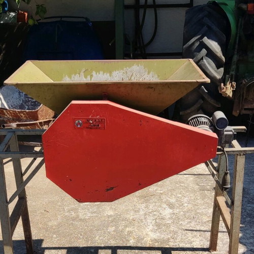 Electric grape crusher like new, Italy 0.5 HP