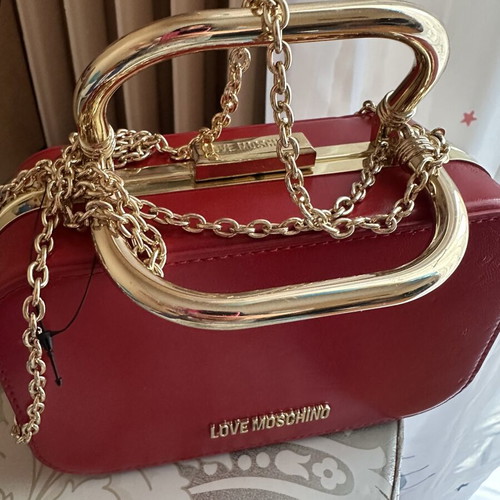 Love Moschino red shoulder bag like new with gold metal clasp and embossed detail