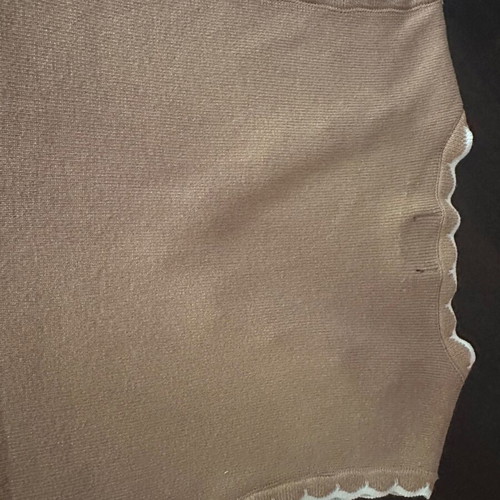 Beige knitted women's blouse L with white embroidered flowers and pearl