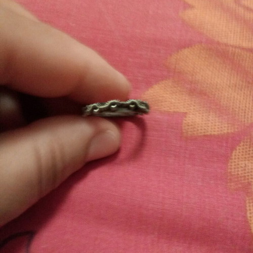 Fo ring with wire and spheres like new
