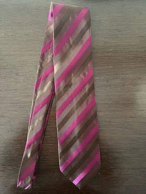 Reporter 100% Silk tie like new