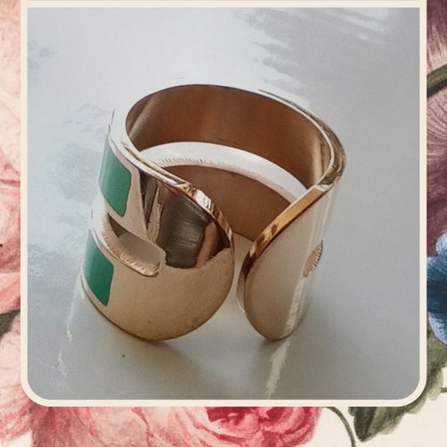 Loisir Fashion Link ring rose gold with green enamel, like new