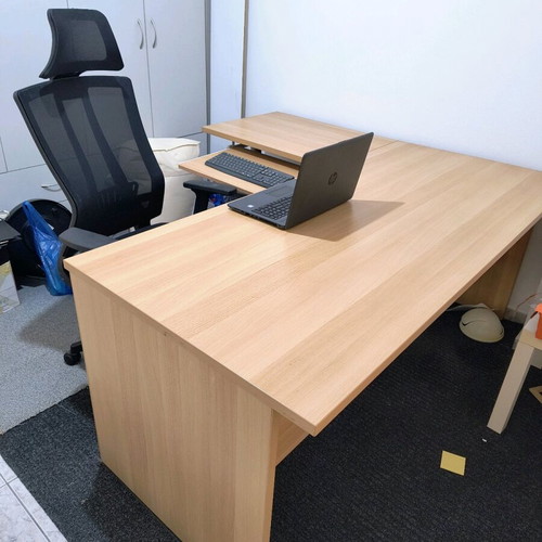Corner desk with drawer and executive mesh chair like new