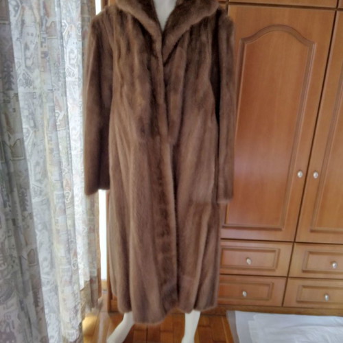 Mink fur coat like new, long, brown, size L