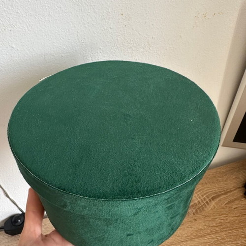 Velvet round gift box