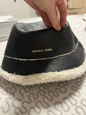 Michael Kors bucket hat size 58cm, black and white