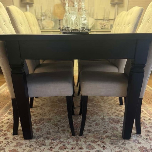 Living room table and chairs in dark brown shade, like new