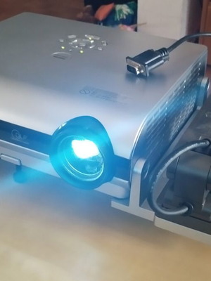 Toshiba Projector TDP-S21 DLP with remote and adjustable stand