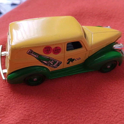 Lledo Days Gone 7up advertising toy car like new