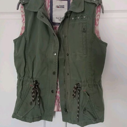 Tommy Hilfiger sleeveless jacket green like new