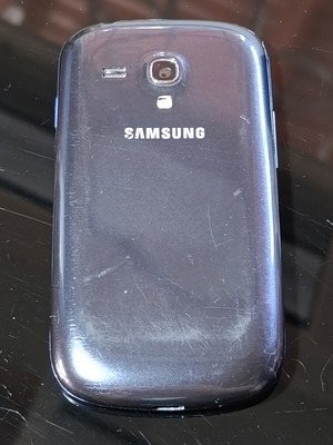 Samsung I8190 Galaxy S III mini used for parts, cracked screen, no battery