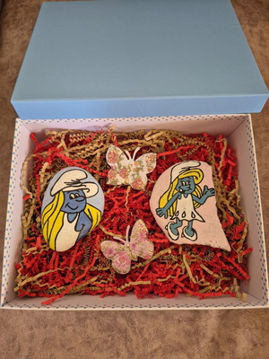 Giftbox με τη Στρουμφίτα και πεταλούδες, 2 πέτρες και 2 μαγνητάκια