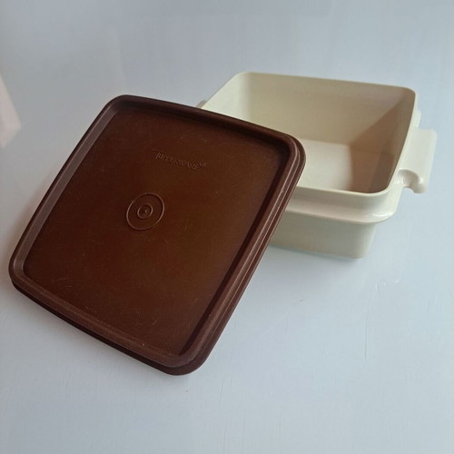 Tupperware container used, practical size 16 cm x 16 cm, brown