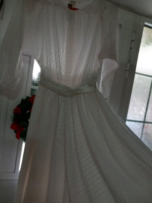 Maxi wedding dress white like new with satin belt