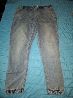 Blue Pull & Bear jeans like new with elastic waist, size L