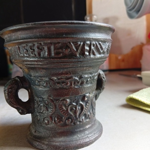 Dutch Copper Apothecary Mortar like new with Leefte Verwint Al inscription