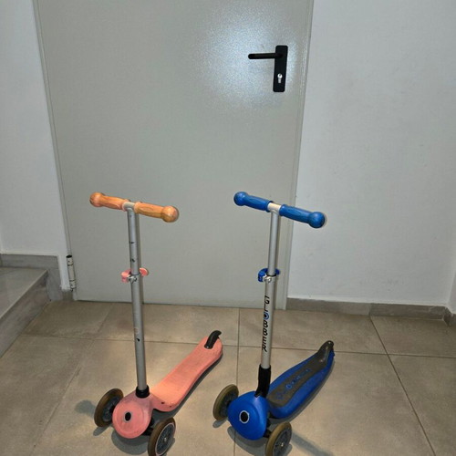 Children's scooter used, only the pink one left