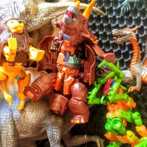 Treasure X Aliens vintage dinosaur and monster miniatures set, 18 pcs
