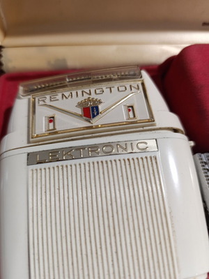 Remington Lektronic vintage shaver used, collectible from 1960s