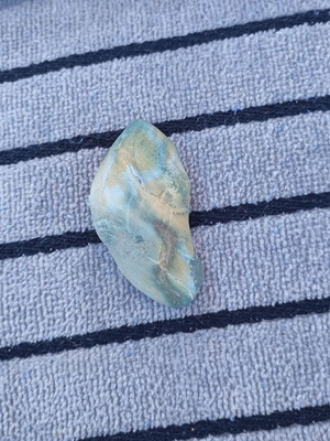 Polished emerald green quartz new