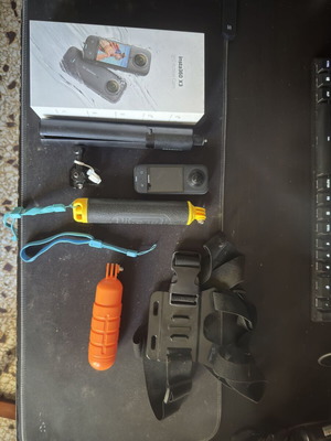 Insta360 X3 action cam σαν καινούργιο με αξεσουάρ