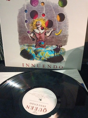Queen Innuendo vinyl like new, rock