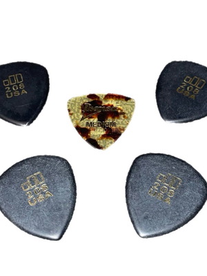 Guitar picks like new, pack of 5, 4 USA, 1 China