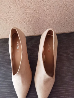 Γόβες καστορ nude No. 39 καινούργιες με ιδιαίτερο κόψιμο