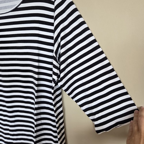 Long-sleeve blouse like new, black and white, one size