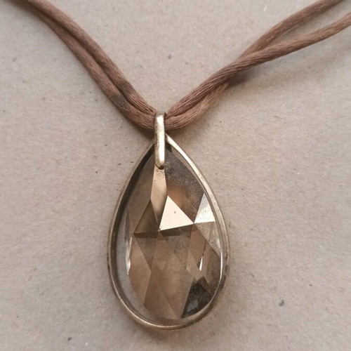 Short teardrop necklace like new with double leather strap beige and brown