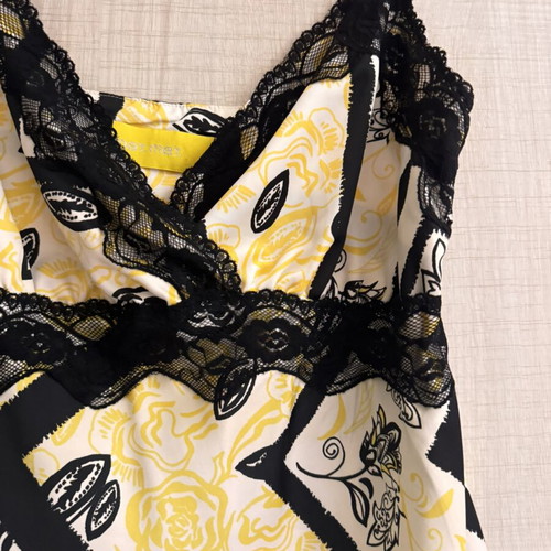 Mat Fashion top with lace and black-yellow print like new