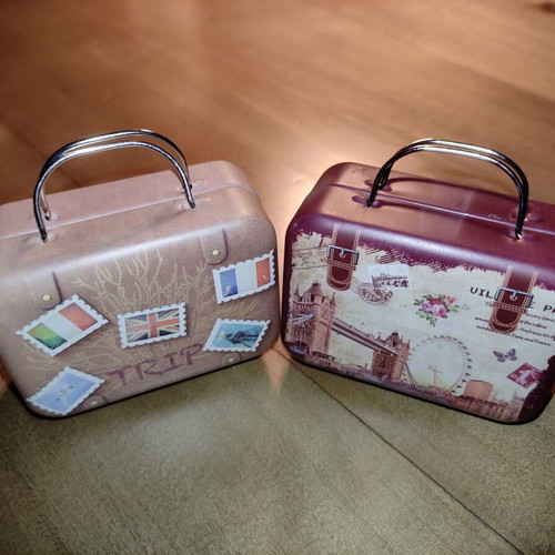Decorative storage suitcases like new, set of 2